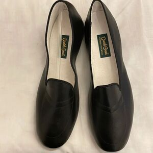 DANIEL GREEN BLACK LEATHER HOUSE SLIPPERS.  NEW